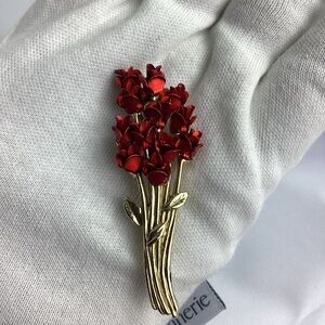 Vintage DM ‘97 Red Rose Flower Bouquet Brooch Pin Red Enamel Gold Tone, 2.5"